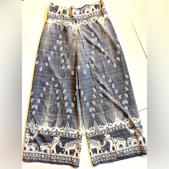 Elephant Print Women’s Bojo Yoga Gray and White Stretchy Wide-Leg Pants Size S/M - Picture 1 of 16